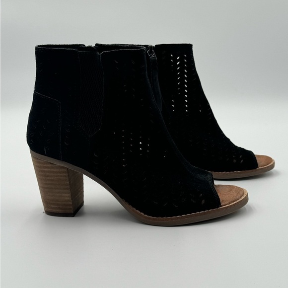 TOMS Majorca Black Suede Perforated Leaf Peep Toe Block Heel Booties Size 7.5 - Picture 8 of 14